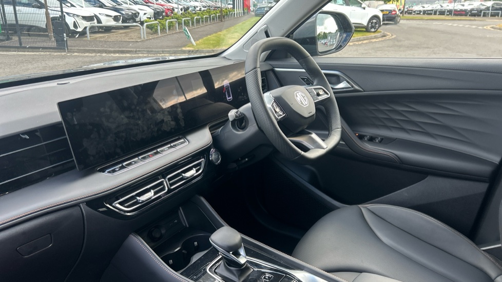 MG HS 1.5 T-GDI PHEV Trophy 5dr Auto Hatchback - Image 9