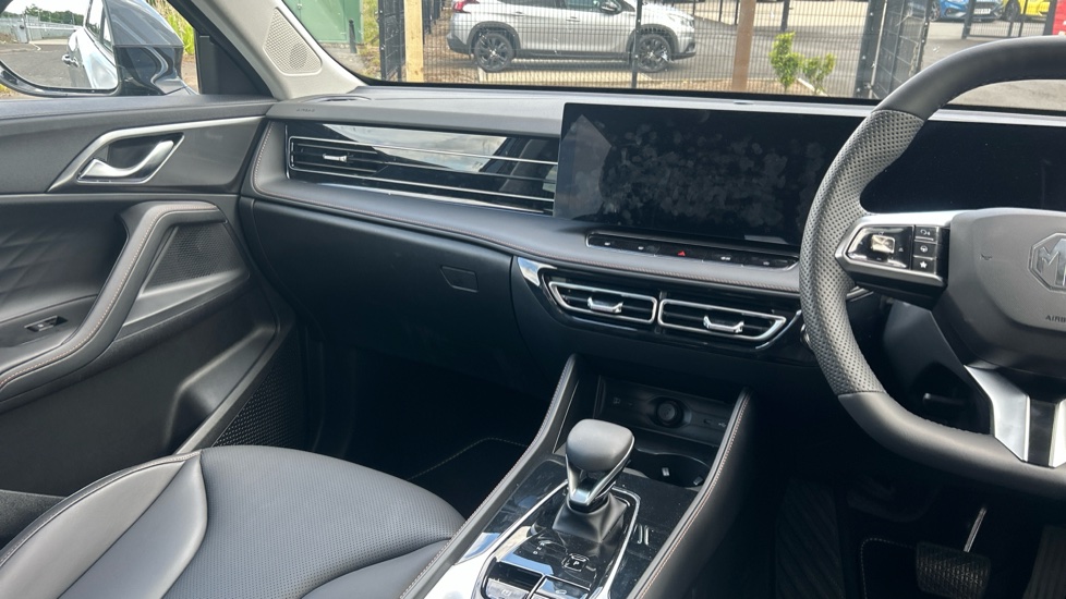 MG HS 1.5 T-GDI PHEV Trophy 5dr Auto Hatchback - Image 14