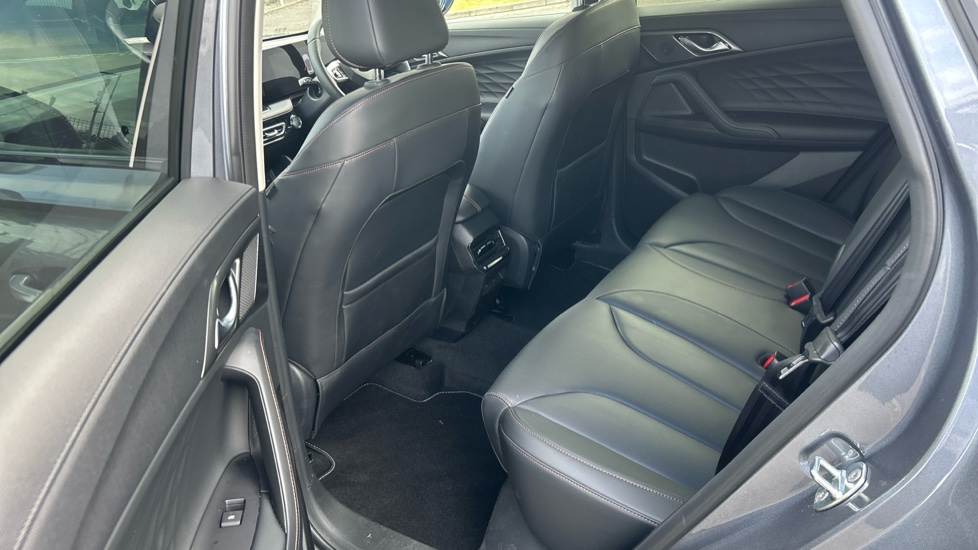 MG HS 1.5 T-GDI PHEV Trophy 5dr Auto Hatchback - Image 16