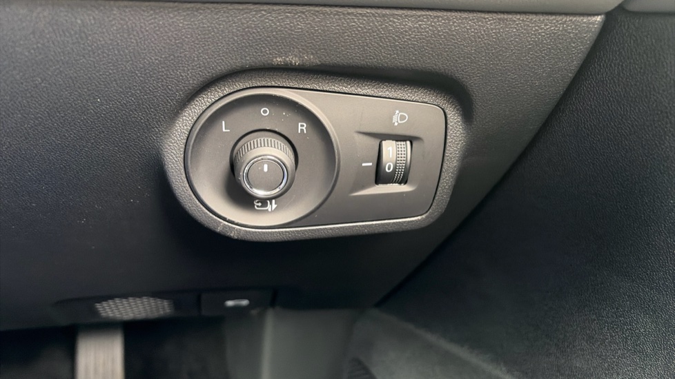 MG MG4 170kW Premium Long Range 64kWh 5dr Auto Electric Hatchback - Image 27