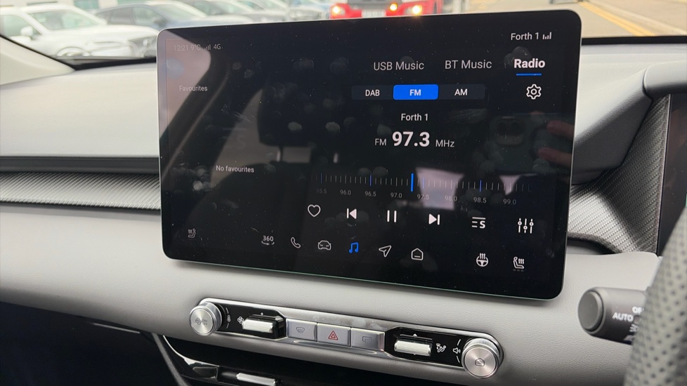 MG MG4 170kW Premium Long Range 64kWh 5dr Auto Electric Hatchback - Image 38