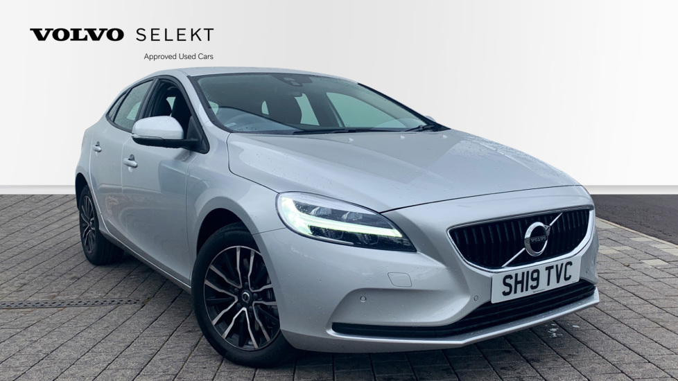 Nearly New V40 Volvo T2 122 Momentum Nav Plus 5dr Geartronic 2019