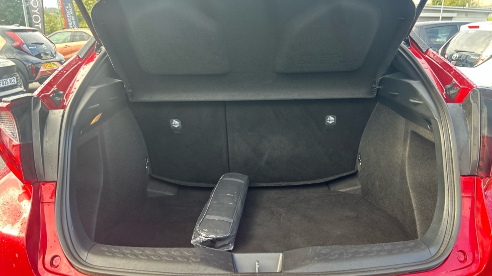 Toyota C-HR 1.8 Hybrid Design 5dr CVT Hybrid Hatchback - Image 13