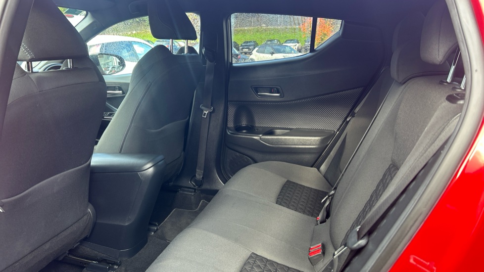 Toyota C-HR 1.8 Hybrid Design 5dr CVT Hybrid Hatchback - Image 15