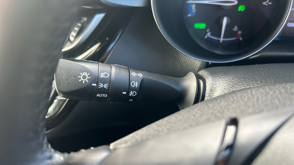 Toyota C-HR 1.8 Hybrid Design 5dr CVT Hybrid Hatchback - Image 32