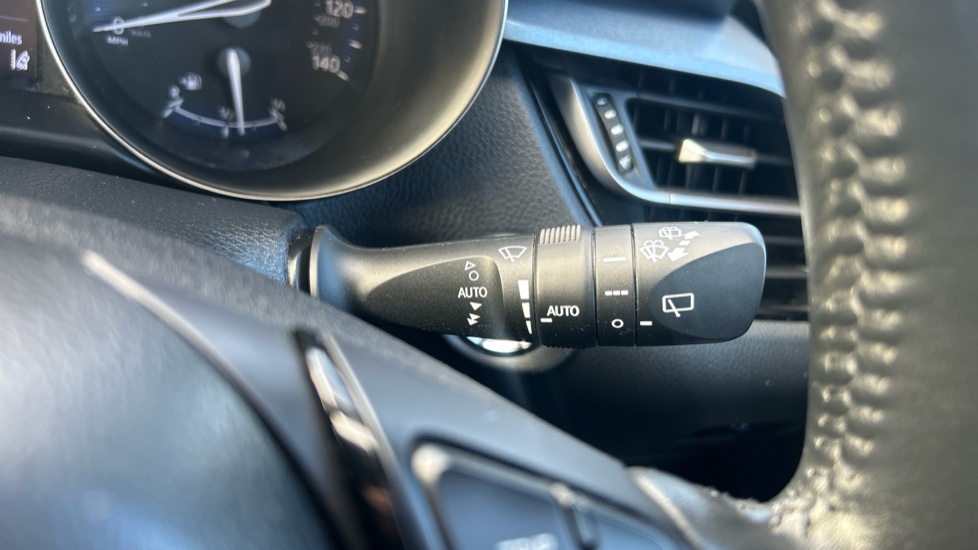 Toyota C-HR 1.8 Hybrid Design 5dr CVT Hybrid Hatchback - Image 33