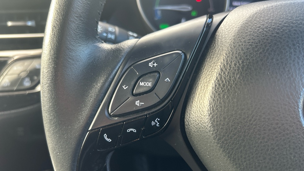 Toyota C-HR 1.8 Hybrid Design 5dr CVT Hybrid Hatchback - Image 35