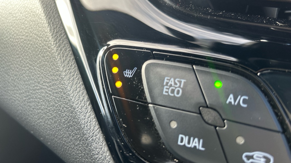 Toyota C-HR 1.8 Hybrid Design 5dr CVT Hybrid Hatchback - Image 36