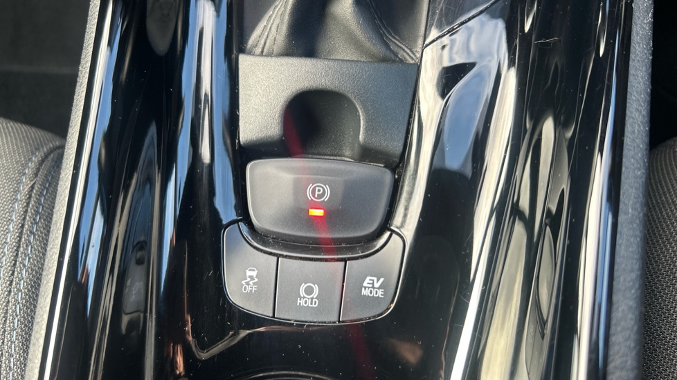 Toyota C-HR 1.8 Hybrid Design 5dr CVT Hybrid Hatchback - Image 45