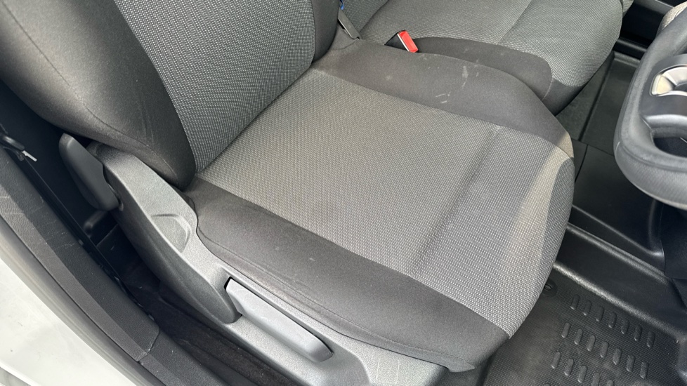 Toyota Proace City L1 Diesel 1.5D 100 Icon Van [6 Speed] - Image 17