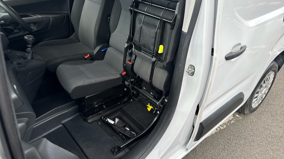Toyota Proace City L1 Diesel 1.5D 100 Icon Van [6 Speed] - Image 44