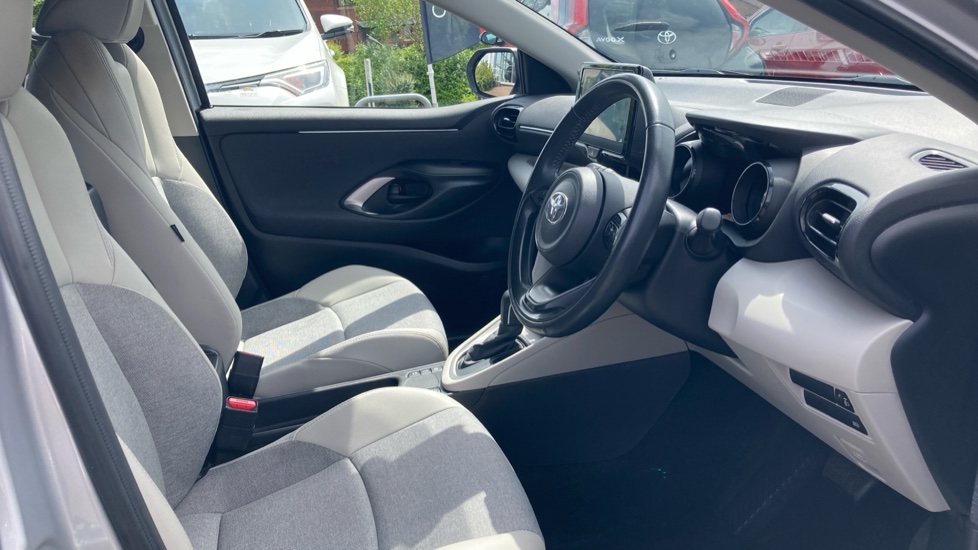Toyota Yaris 1.5 Hybrid Excel 5dr CVT Hybrid Hatchback - Image 12