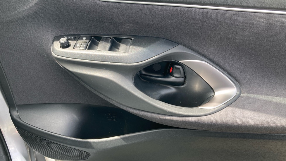 Toyota Yaris 1.5 Hybrid Excel 5dr CVT Hybrid Hatchback - Image 39