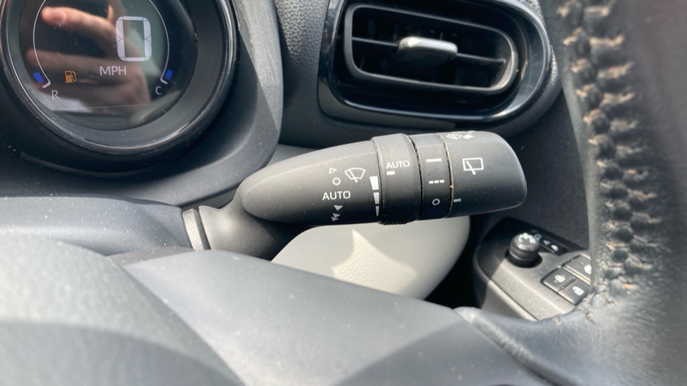 Toyota Yaris 1.5 Hybrid Excel 5dr CVT Hybrid Hatchback - Image 41