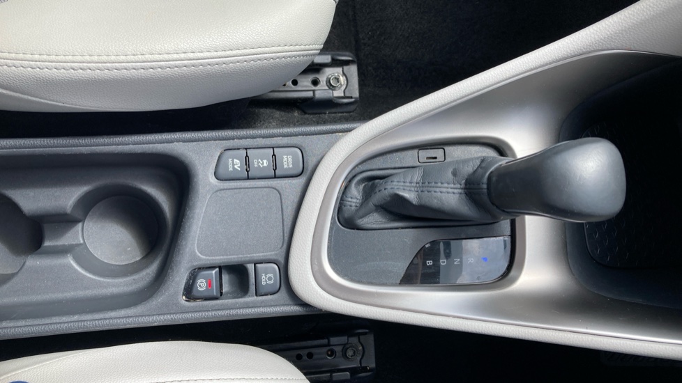 Toyota Yaris 1.5 Hybrid Excel 5dr CVT Hybrid Hatchback - Image 46