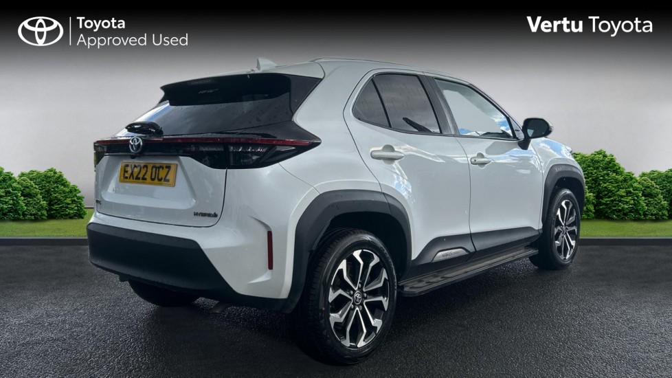 Toyota Yaris Cross 1.5 Hybrid Design 5dr CVT Hybrid Estate - Image 2