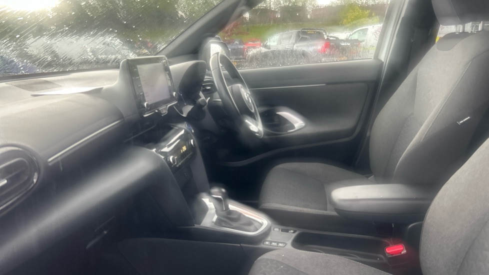Toyota Yaris Cross 1.5 Hybrid Design 5dr CVT Hybrid Estate - Image 5