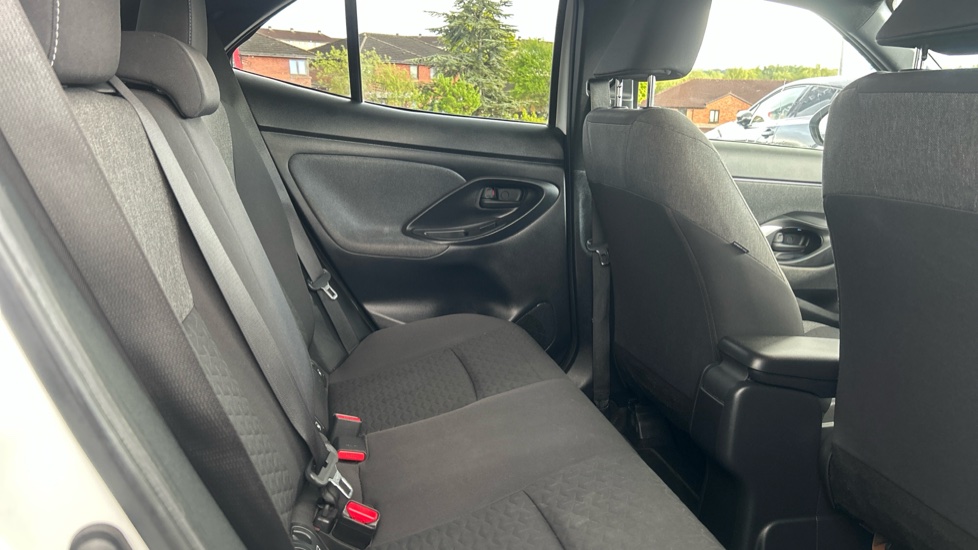 Toyota Yaris Cross 1.5 Hybrid Design 5dr CVT Hybrid Estate - Image 8