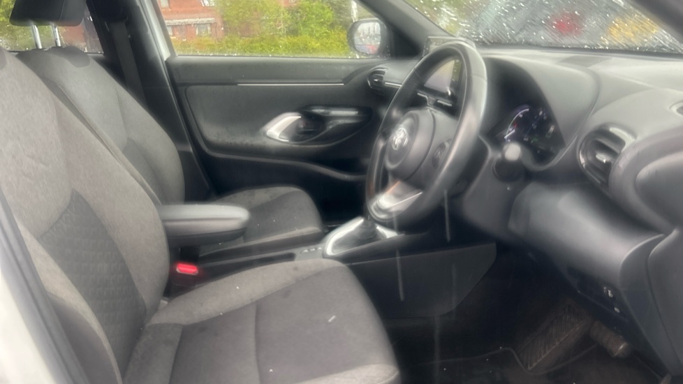 Toyota Yaris Cross 1.5 Hybrid Design 5dr CVT Hybrid Estate - Image 12