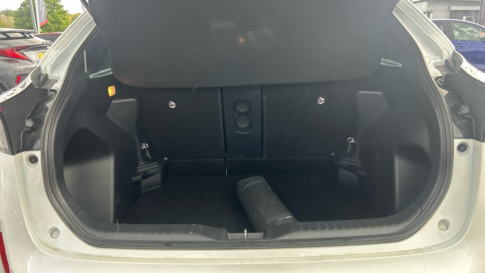 Toyota Yaris Cross 1.5 Hybrid Design 5dr CVT Hybrid Estate - Image 13