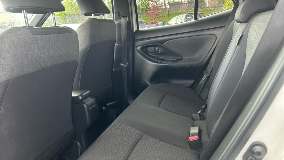 Toyota Yaris Cross 1.5 Hybrid Design 5dr CVT Hybrid Estate - Image 15