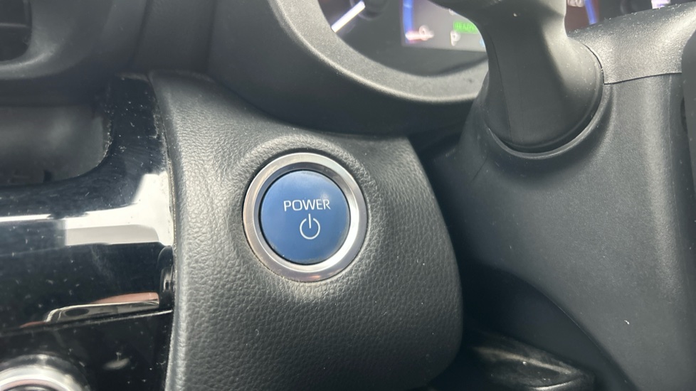 Toyota Yaris Cross 1.5 Hybrid Design 5dr CVT Hybrid Estate - Image 16