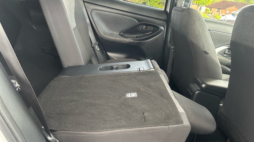 Toyota Yaris Cross 1.5 Hybrid Design 5dr CVT Hybrid Estate - Image 18
