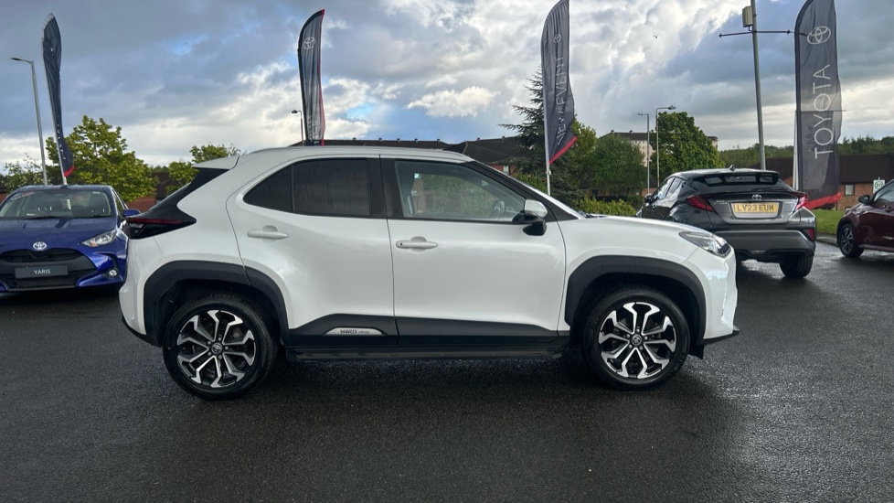 Toyota Yaris Cross 1.5 Hybrid Design 5dr CVT Hybrid Estate - Image 23
