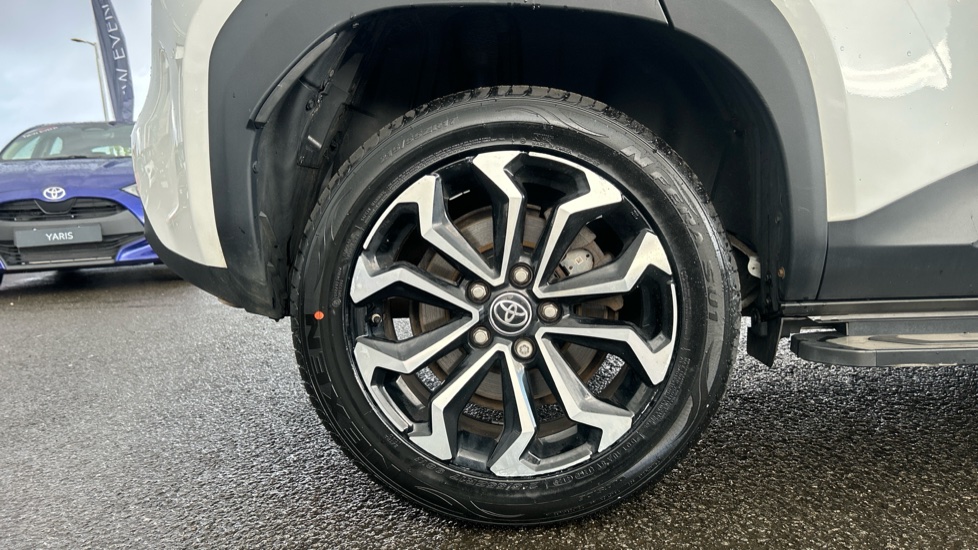 Toyota Yaris Cross 1.5 Hybrid Design 5dr CVT Hybrid Estate - Image 25
