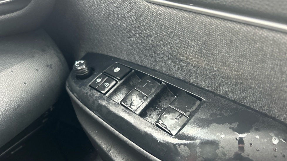 Toyota Yaris Cross 1.5 Hybrid Design 5dr CVT Hybrid Estate - Image 30