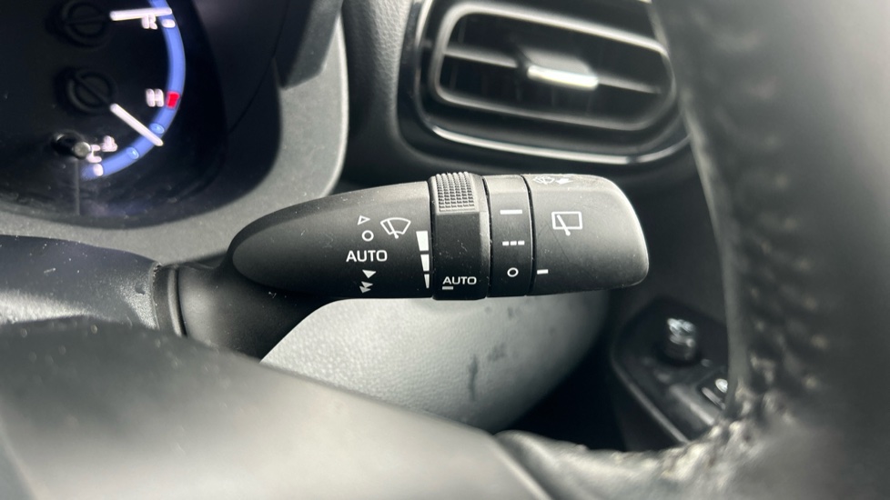 Toyota Yaris Cross 1.5 Hybrid Design 5dr CVT Hybrid Estate - Image 32