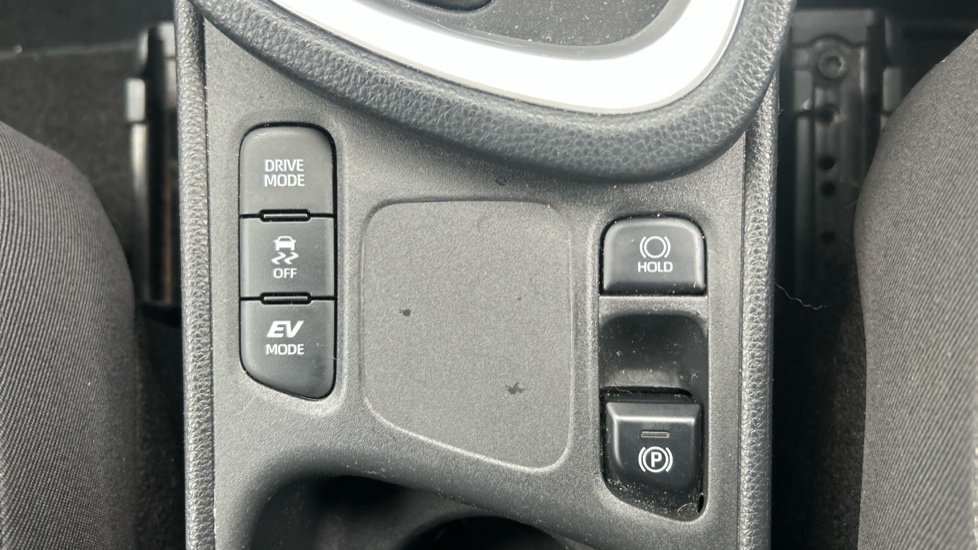 Toyota Yaris Cross 1.5 Hybrid Design 5dr CVT Hybrid Estate - Image 43