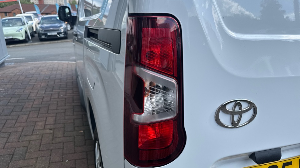 Toyota Proace City L1 Diesel 1.5D 100 Icon Van - Image 21
