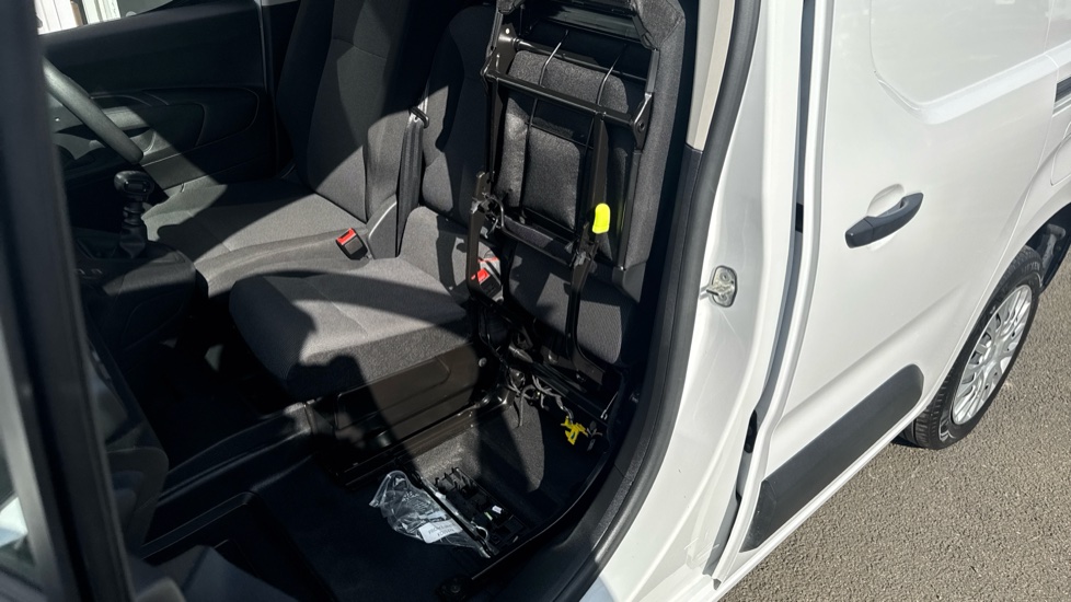 Toyota Proace City L1 Diesel 1.5D 100 Icon Van - Image 40