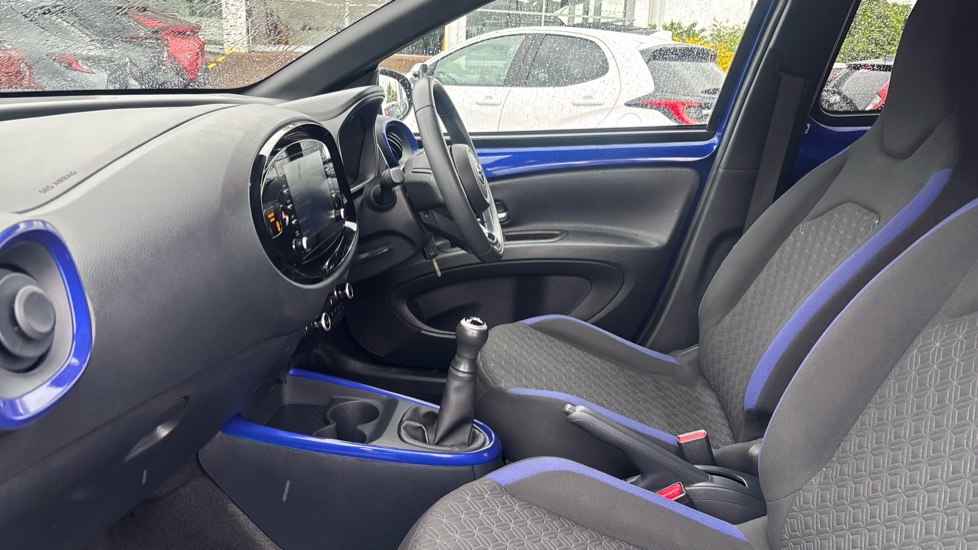 Toyota Aygo X 1.0 VVT-i Edge 5dr Petrol Hatchback - Image 5
