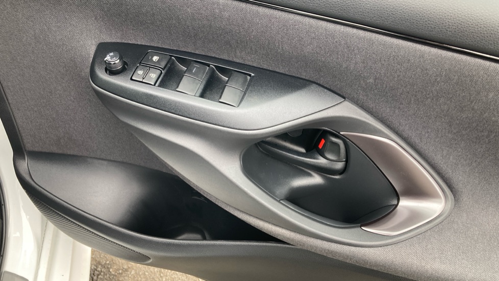 Toyota Yaris 1.5 Hybrid GR Sport 5dr CVT Hybrid Hatchback - Image 39