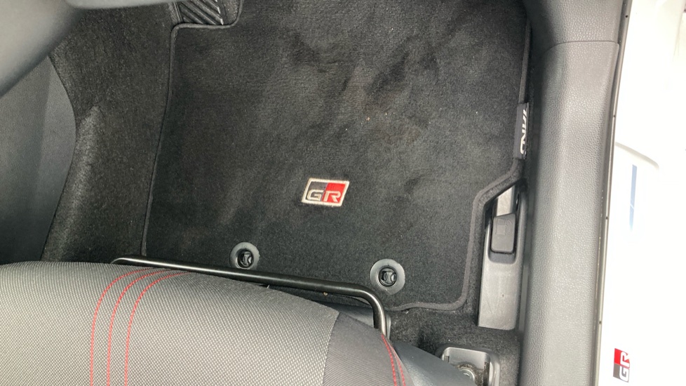 Toyota Yaris 1.5 Hybrid GR Sport 5dr CVT Hybrid Hatchback - Image 40