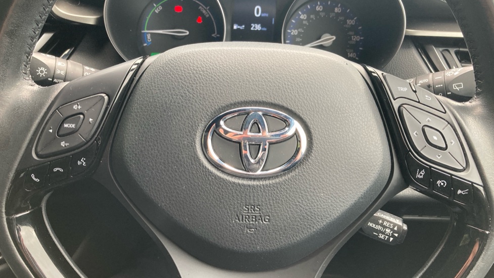 Toyota C-HR 1.8 Hybrid Design 5dr CVT Hybrid Hatchback - Image 10