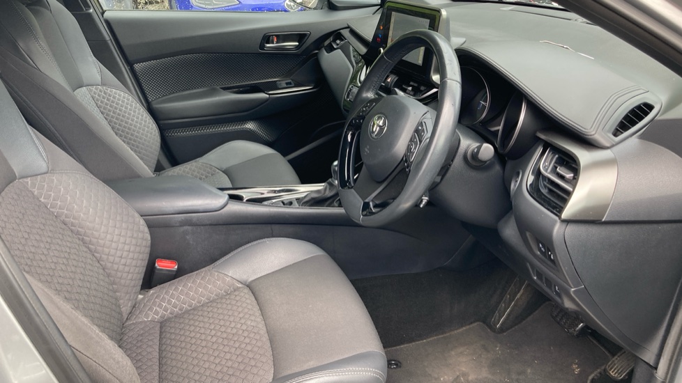 Toyota C-HR 1.8 Hybrid Design 5dr CVT Hybrid Hatchback - Image 12