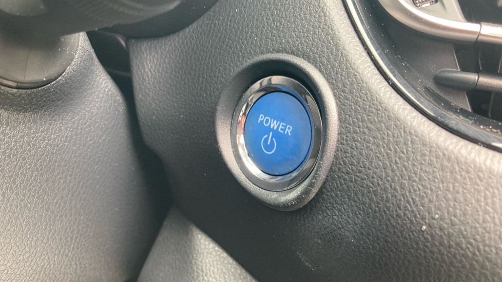 Toyota C-HR 1.8 Hybrid Design 5dr CVT Hybrid Hatchback - Image 16