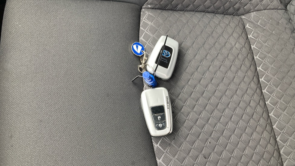 Toyota C-HR 1.8 Hybrid Design 5dr CVT Hybrid Hatchback - Image 28