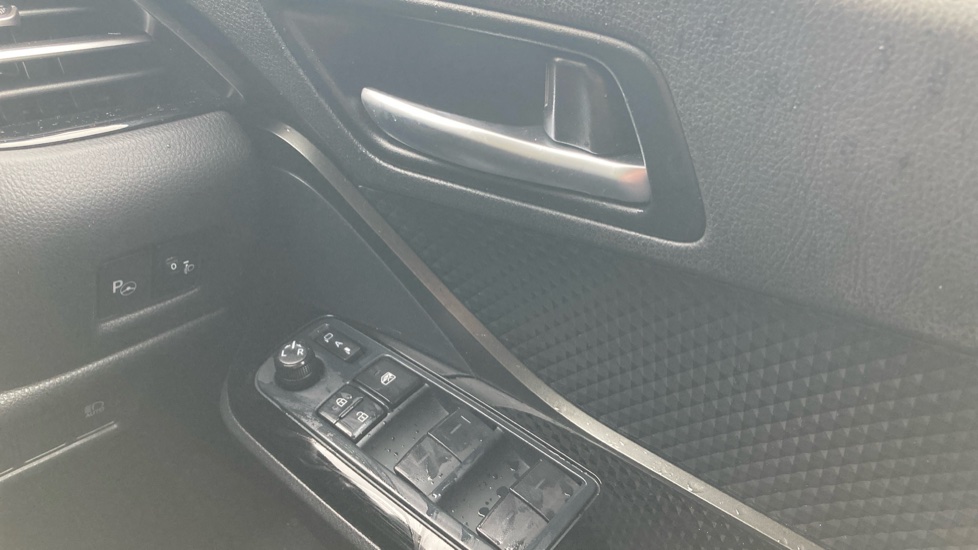 Toyota C-HR 1.8 Hybrid Design 5dr CVT Hybrid Hatchback - Image 29