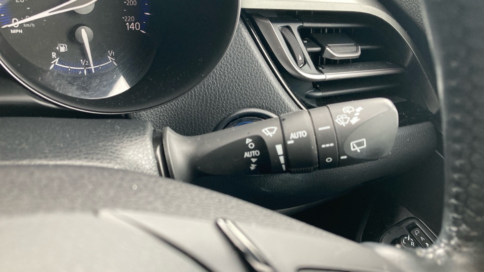 Toyota C-HR 1.8 Hybrid Design 5dr CVT Hybrid Hatchback - Image 31