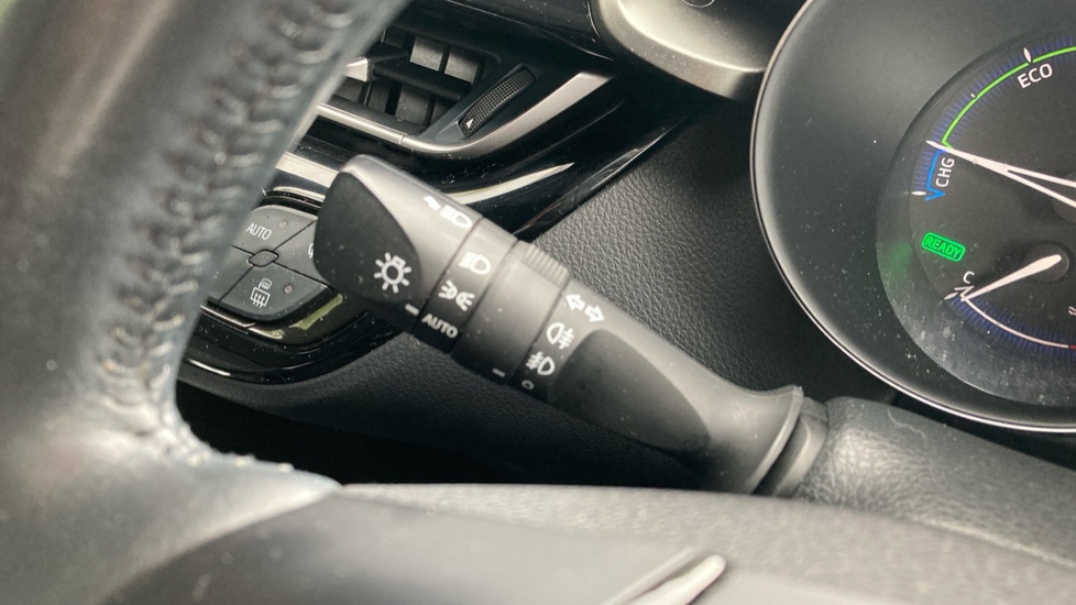 Toyota C-HR 1.8 Hybrid Design 5dr CVT Hybrid Hatchback - Image 34