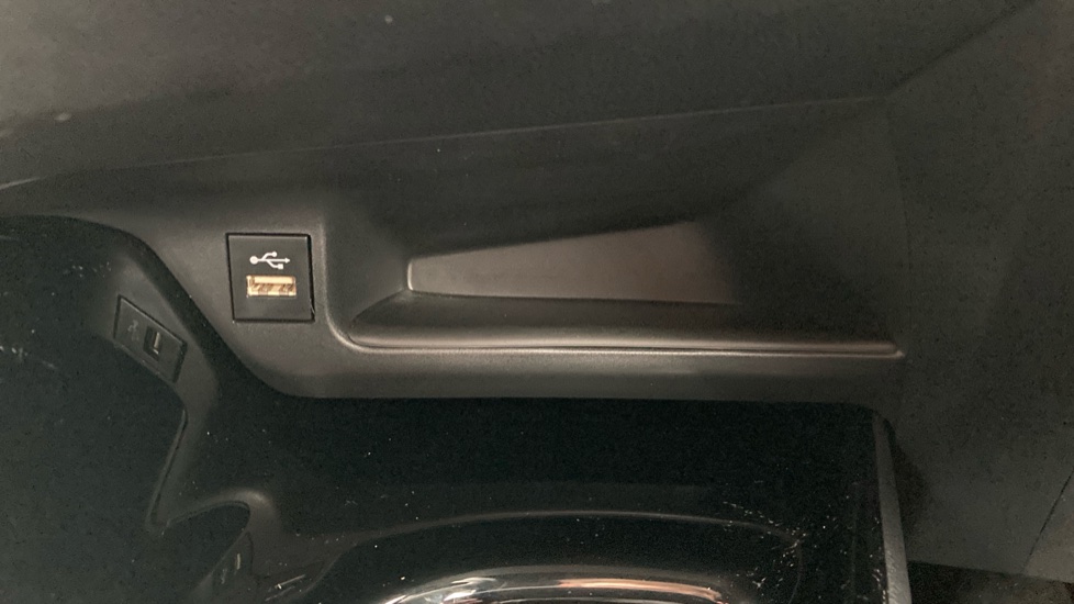 Toyota C-HR 1.8 Hybrid Design 5dr CVT Hybrid Hatchback - Image 37