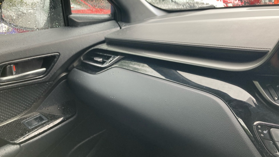 Toyota C-HR 1.8 Hybrid Design 5dr CVT Hybrid Hatchback - Image 39