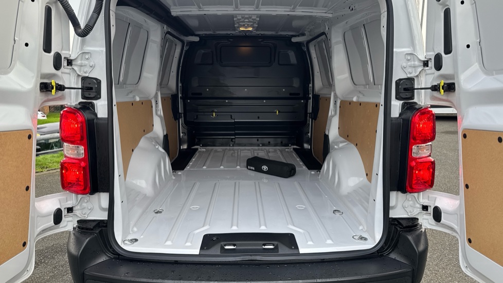 Toyota Proace L2 Diesel 2.0D 145 Icon Van - Image 13