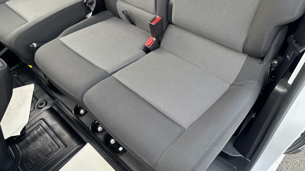 Toyota Proace L2 Diesel 2.0D 145 Icon Van - Image 14