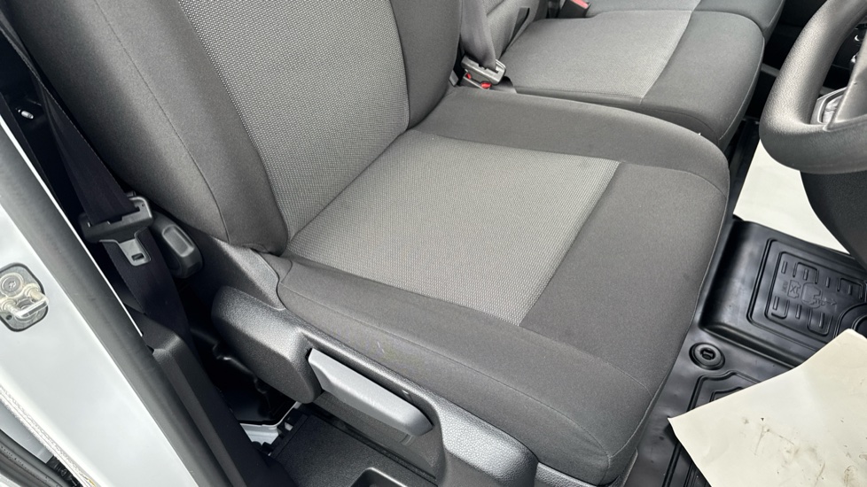 Toyota Proace L2 Diesel 2.0D 145 Icon Van - Image 17
