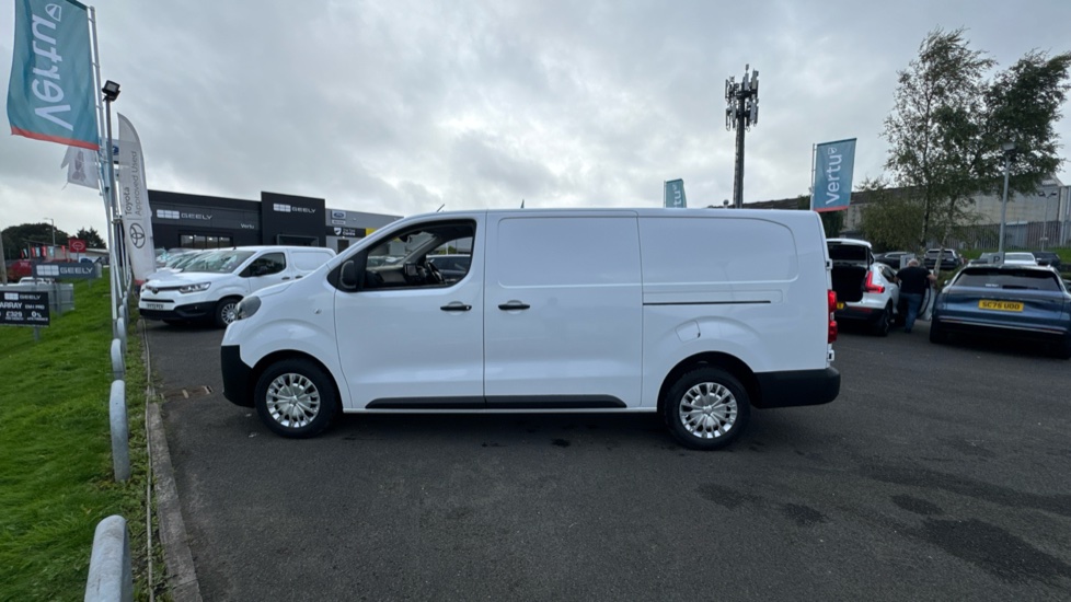 Toyota Proace L2 Diesel 2.0D 145 Icon Van - Image 24